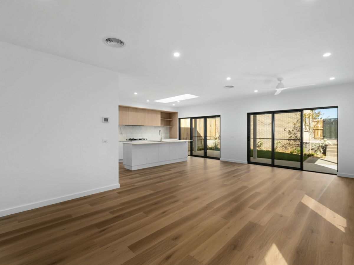 8 Woodlands Circuit, Orange - image 3
