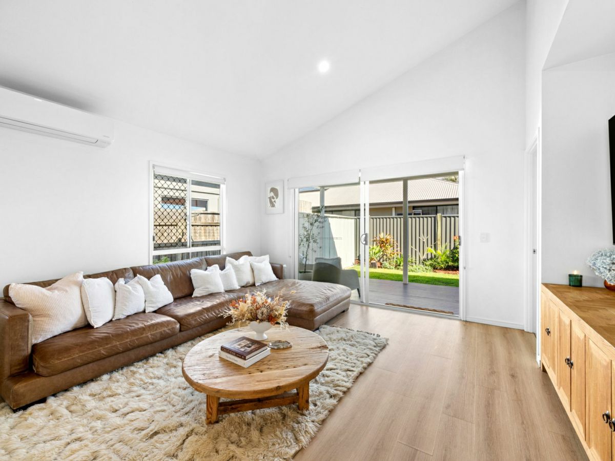 24 Bonaire Court, Parrearra - image 2