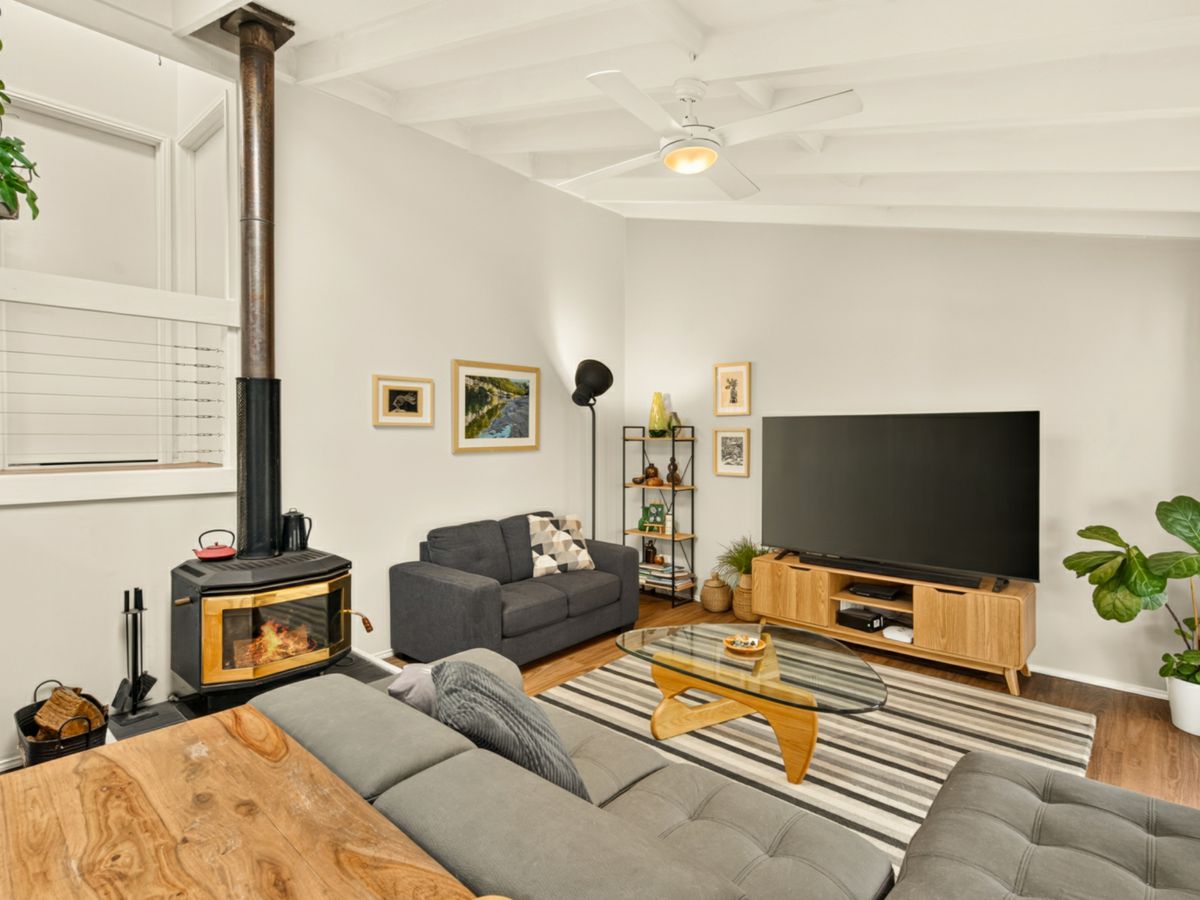 8 Maple Street, Bowen Mountain - image 2