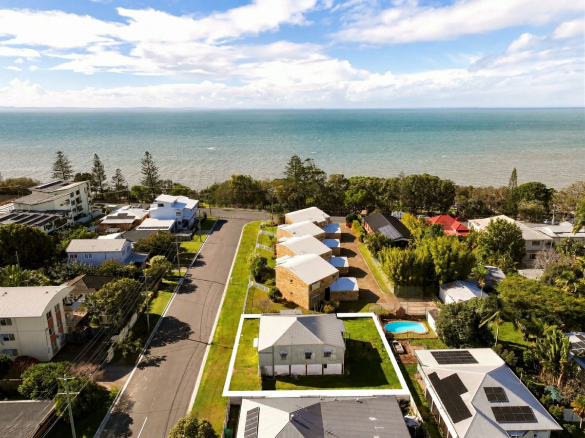 7 Caroline Street, Woody Point - image 1