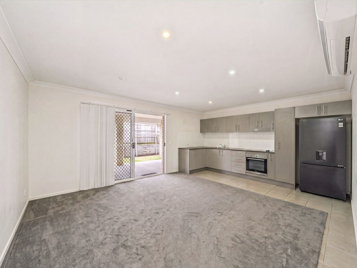 1 & 2/73 Cordeaux Crescent, Redbank Plains - image 2