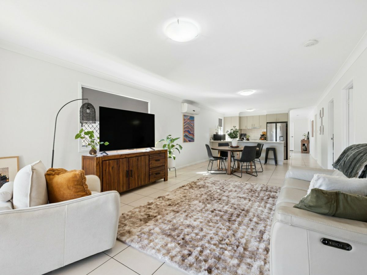16 Waterlilly Court, Rothwell - image 2