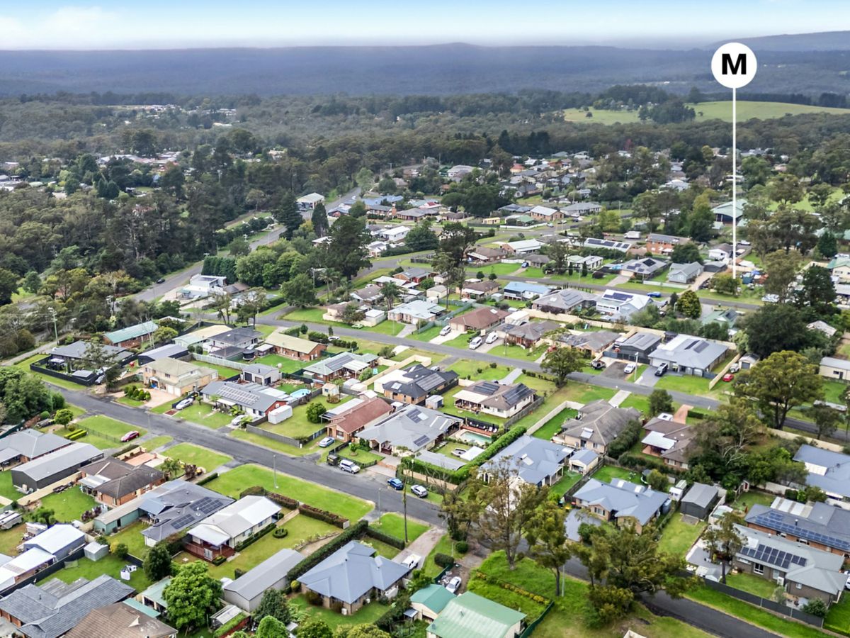 15 Raglan Street, Hill Top - image 1