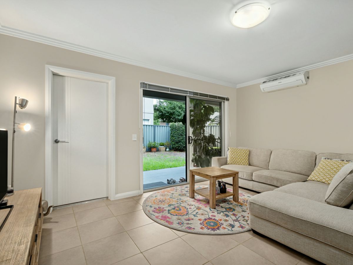 7/29 Lorimer Crescent, Elderslie - image 2