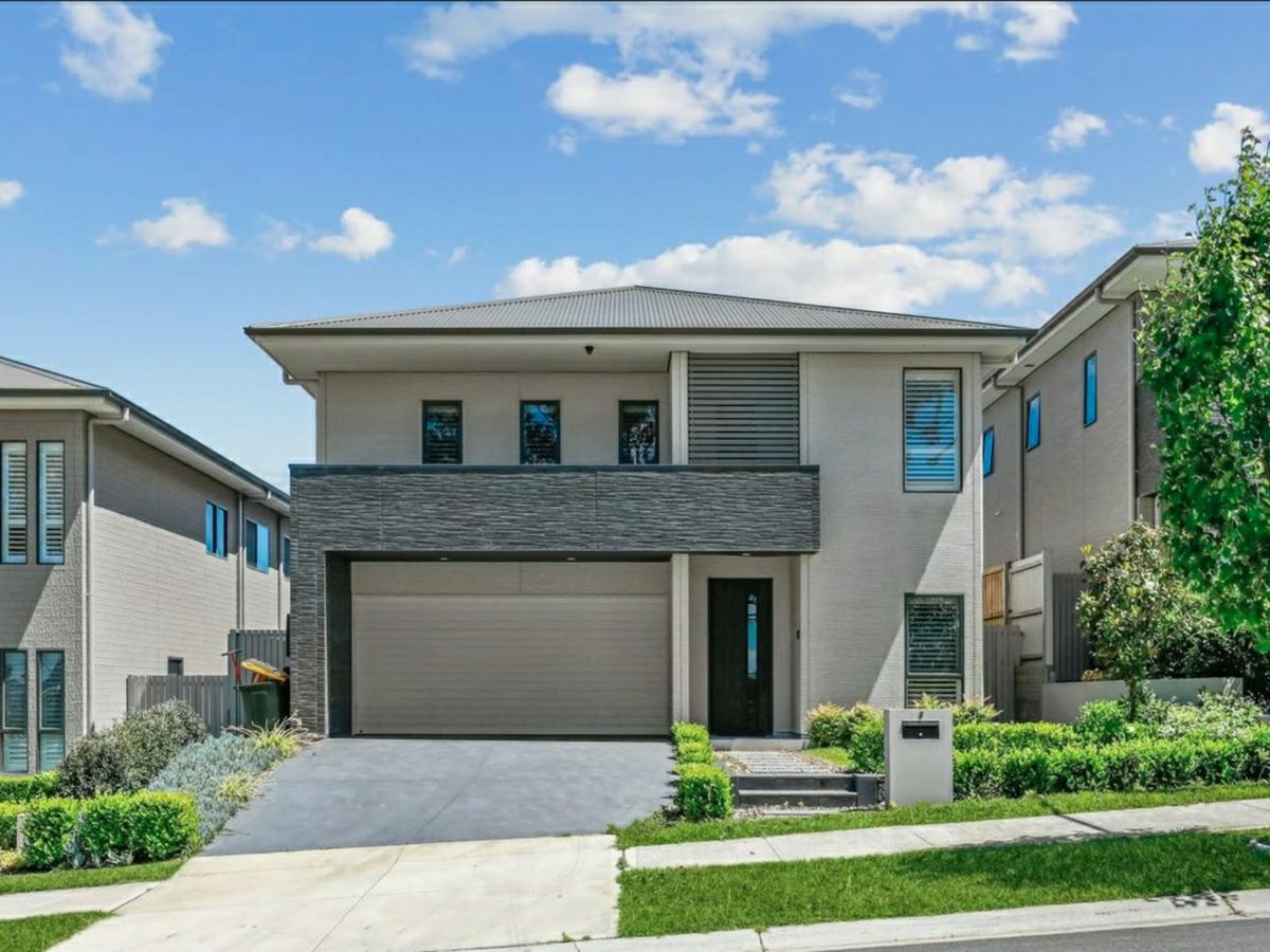 7 Brewerton Close, Gledswood Hills - image 1