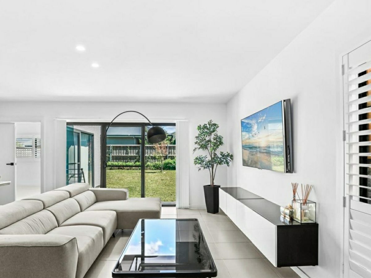 7 Brewerton Close, Gledswood Hills - image 2