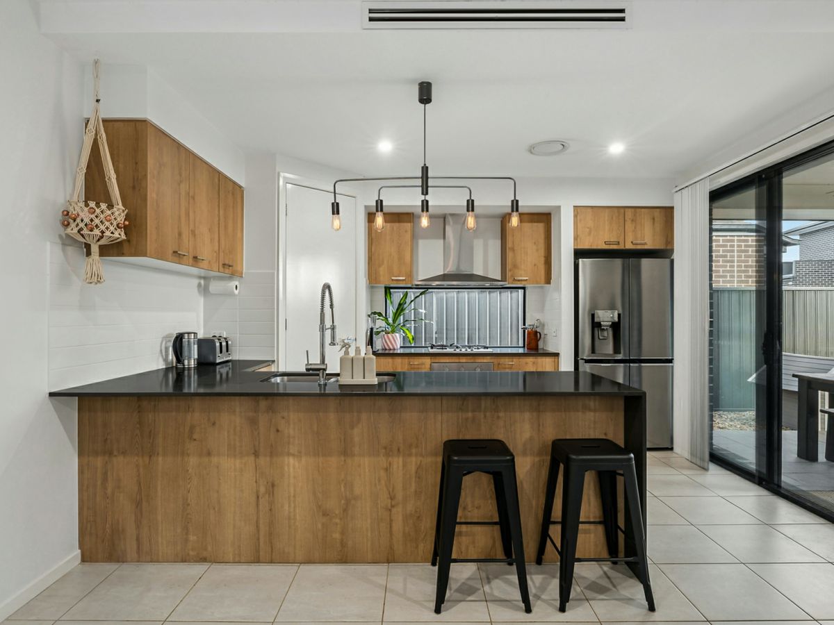 5 Rowland Avenue, Catherine Field - image 2