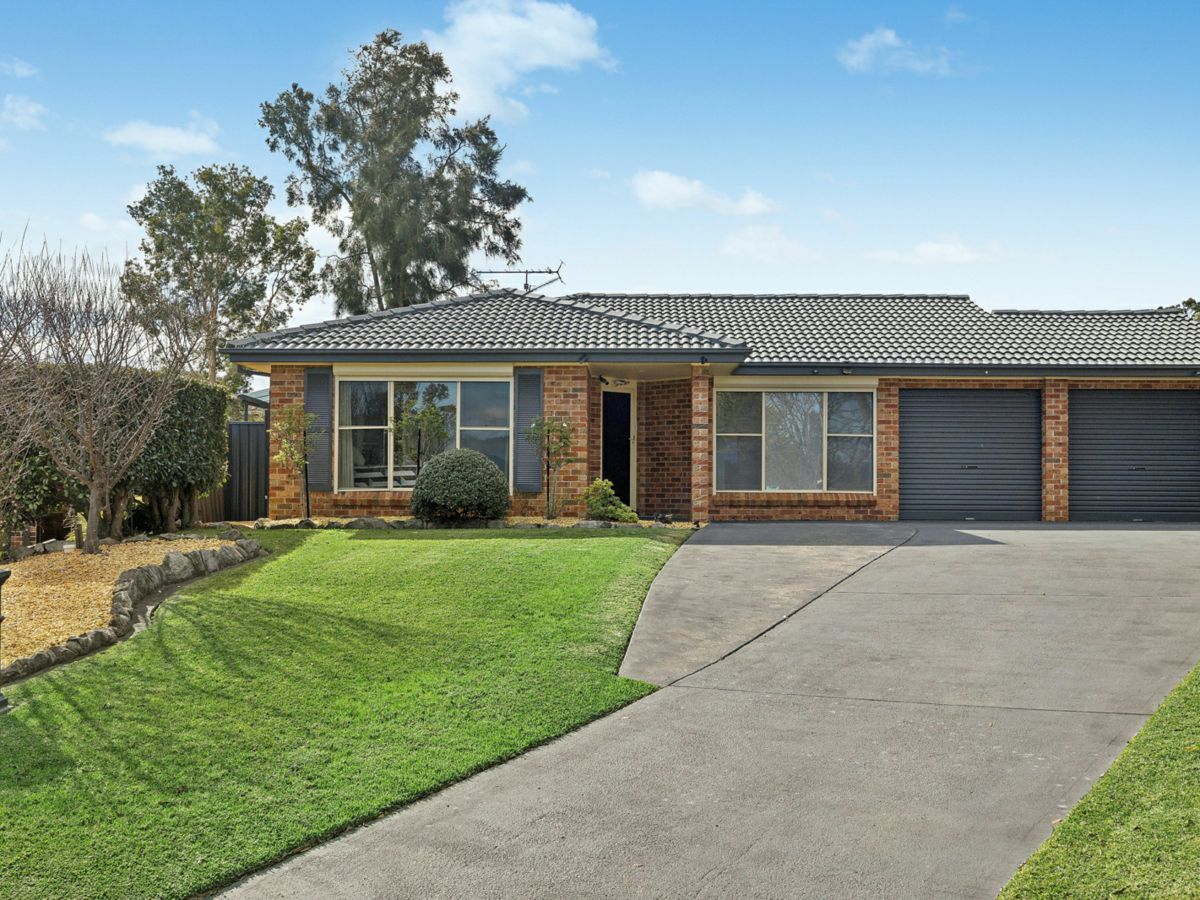 10 Dominish Crescent, Camden South - image 1