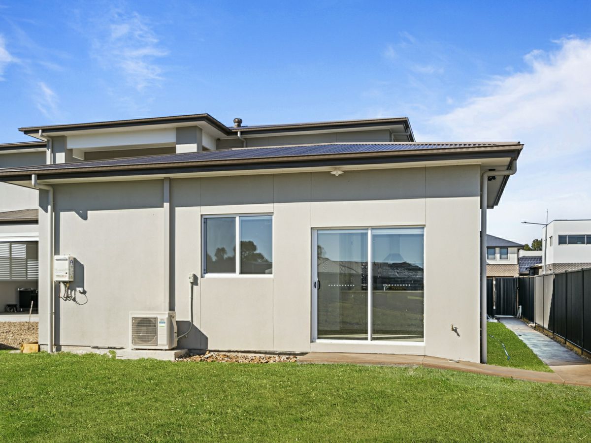 7A Hungerford Street, Catherine Field - image 1