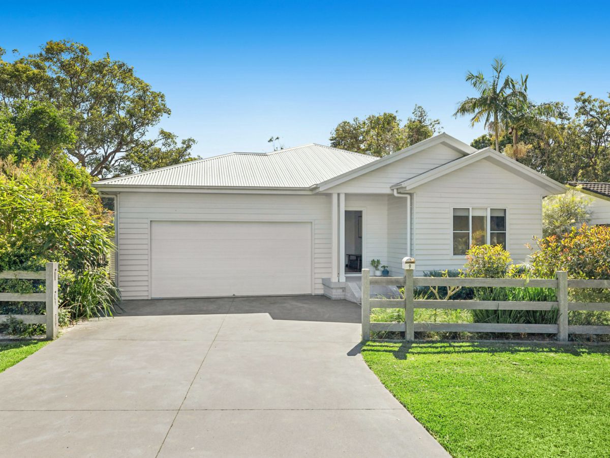 9 Three Points Avenue, Macmasters Beach - image 1