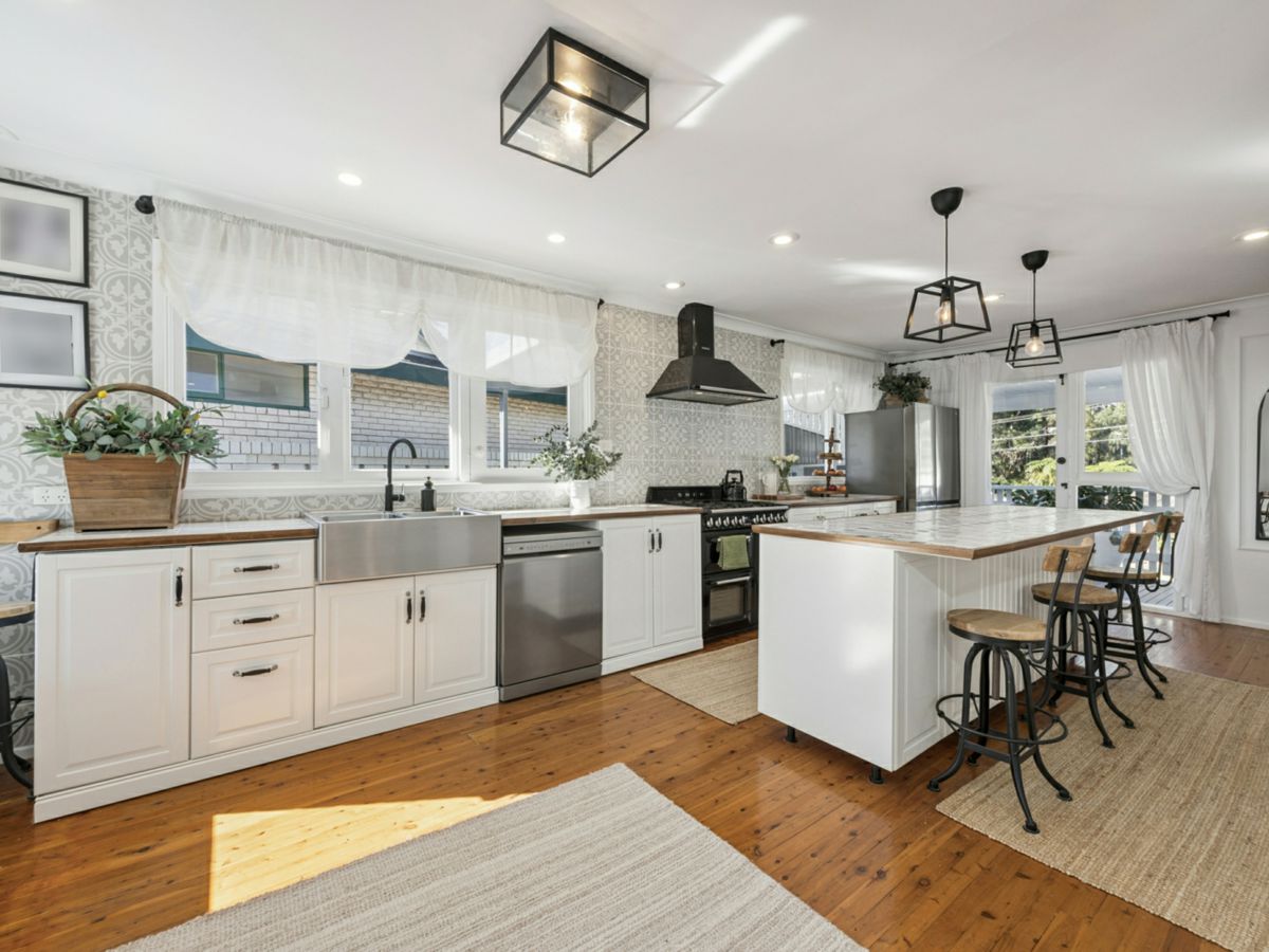 15 Leichhardt Crescent, Sylvania - image 1