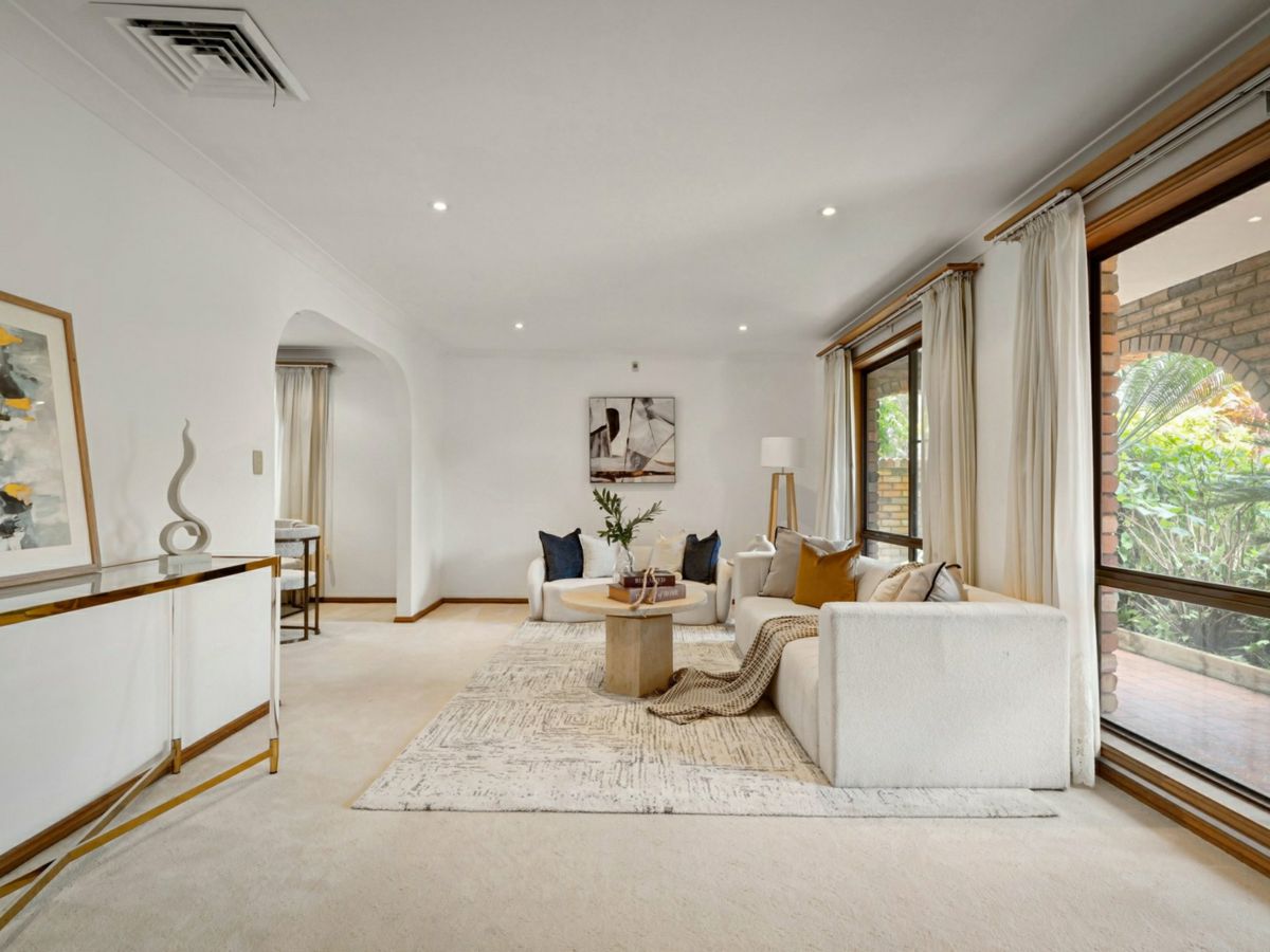 8 Bunarba Road, Gymea Bay - image 2