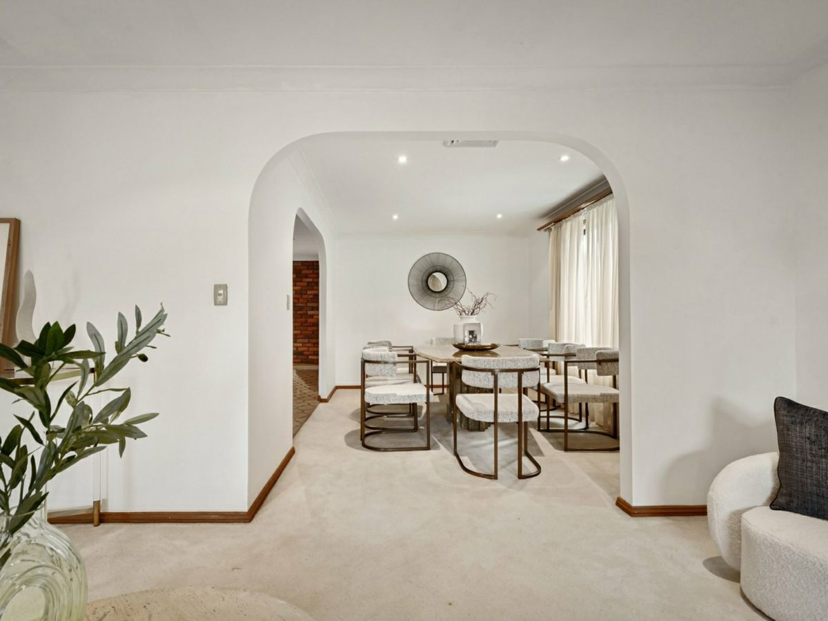 8 Bunarba Road, Gymea Bay - image 3