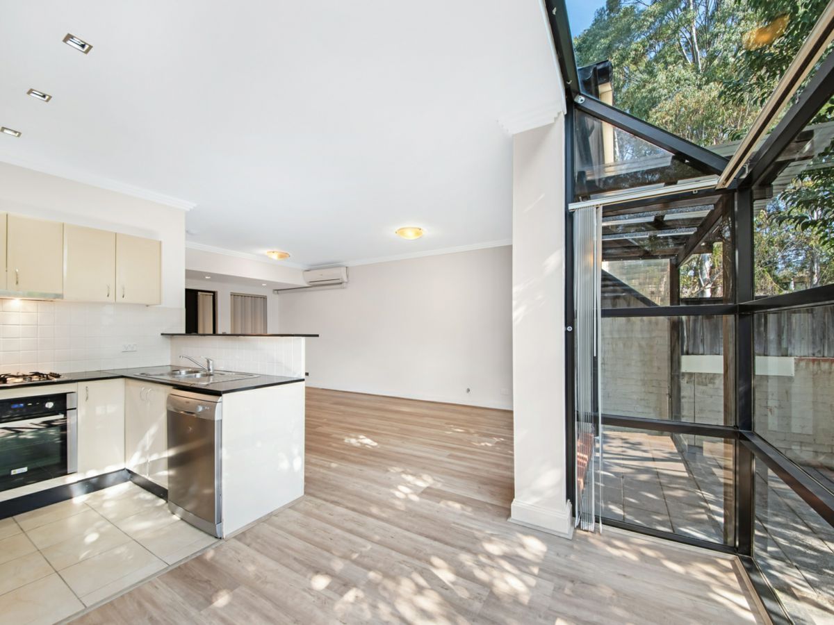 8/15 Webb Avenue, Hornsby - image 2