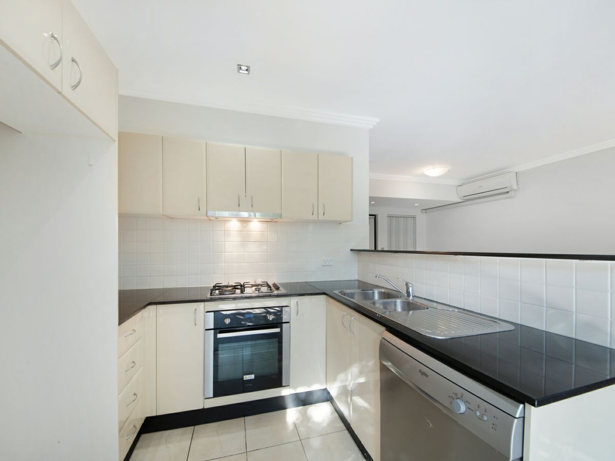 8/15 Webb Avenue, Hornsby - image 3