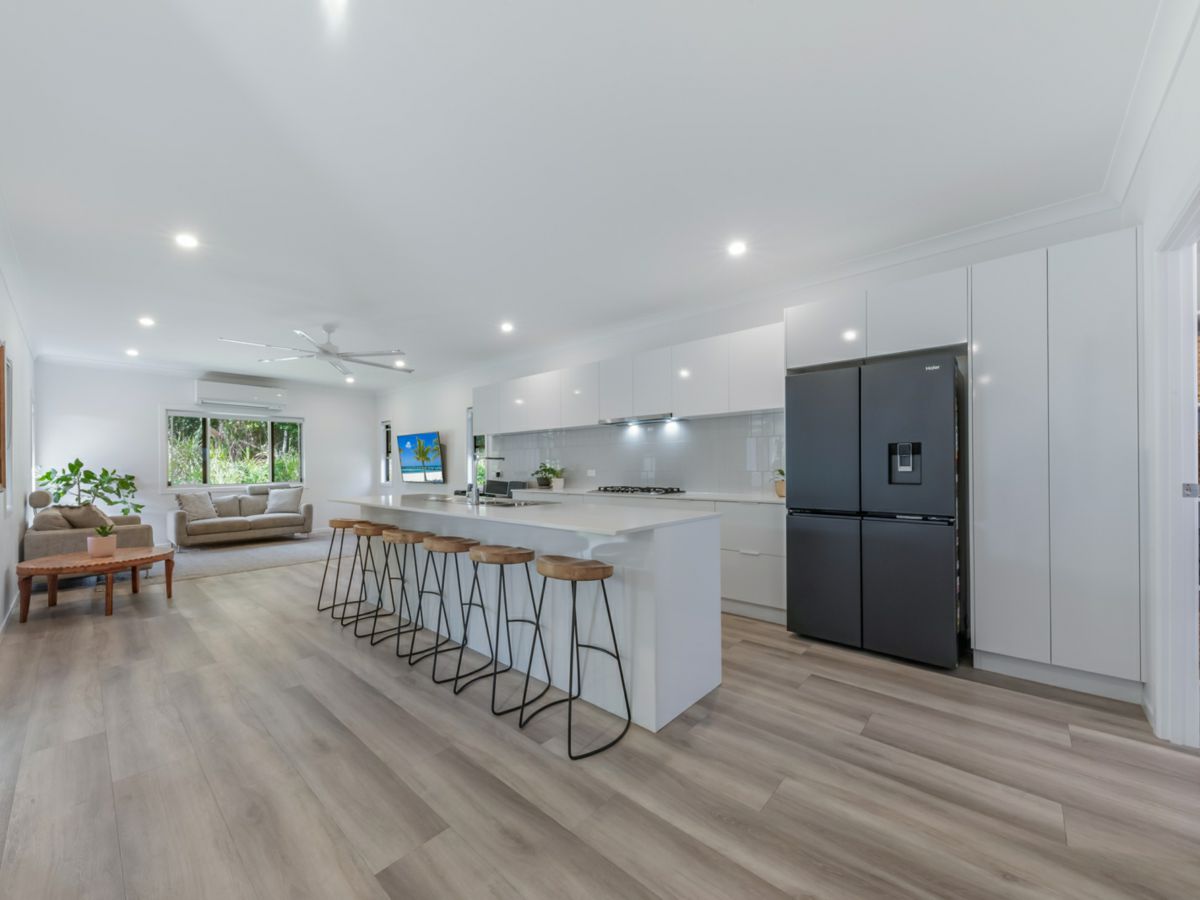 92 Trader Crescent, Cannonvale - image 2