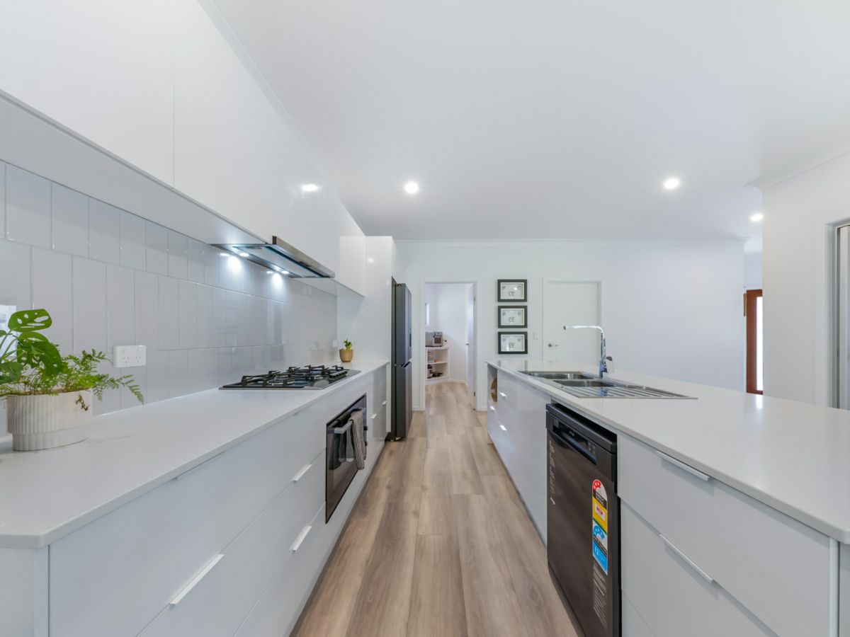92 Trader Crescent, Cannonvale - image 3