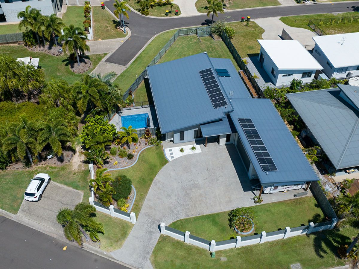 18 Waterfront Drive, Agnes Water - image 1