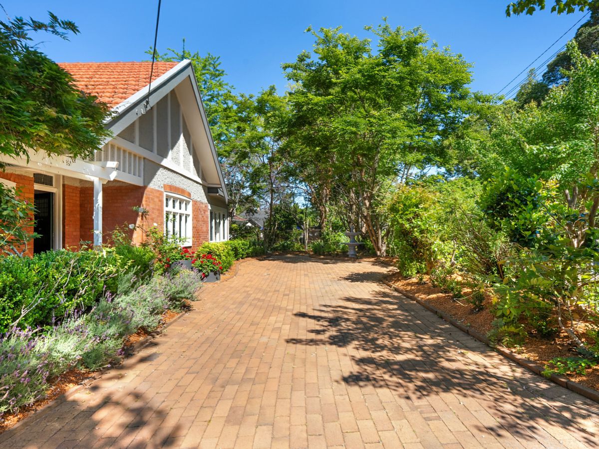14 Fox Valley Road, Wahroonga - image 2