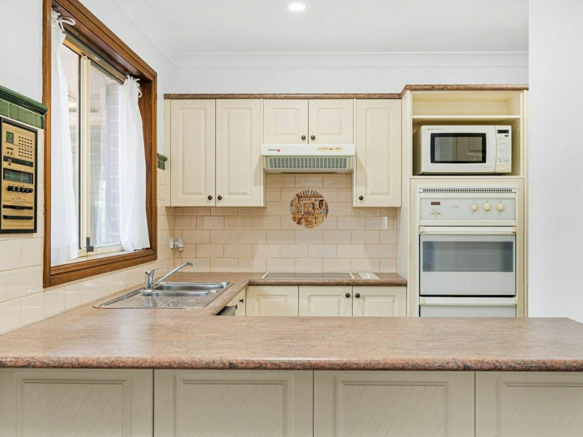 12 Hitter Avenue, Bass Hill - image 2