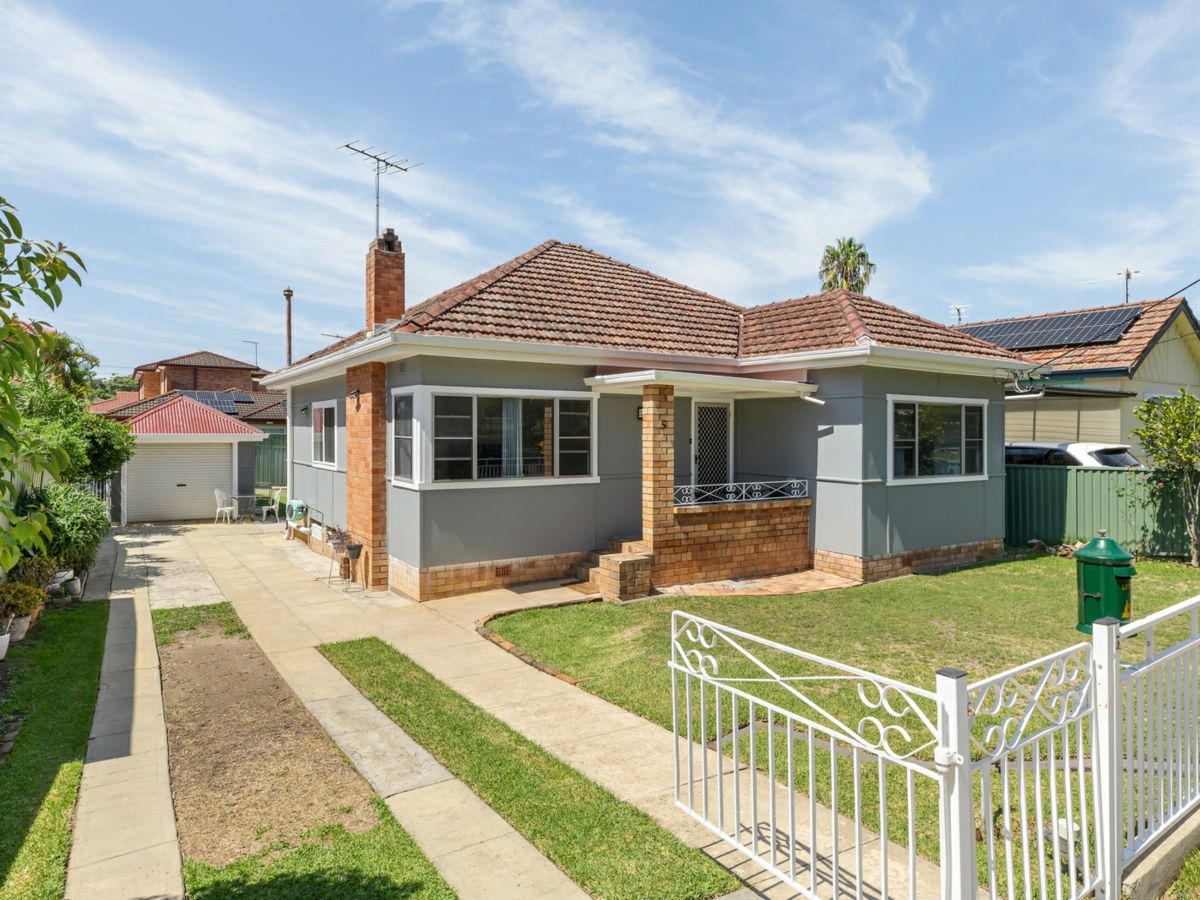 5 Kemp Street, Mortdale - image 1