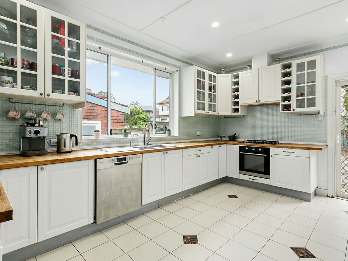 44 Parry Avenue, Narwee - image 3