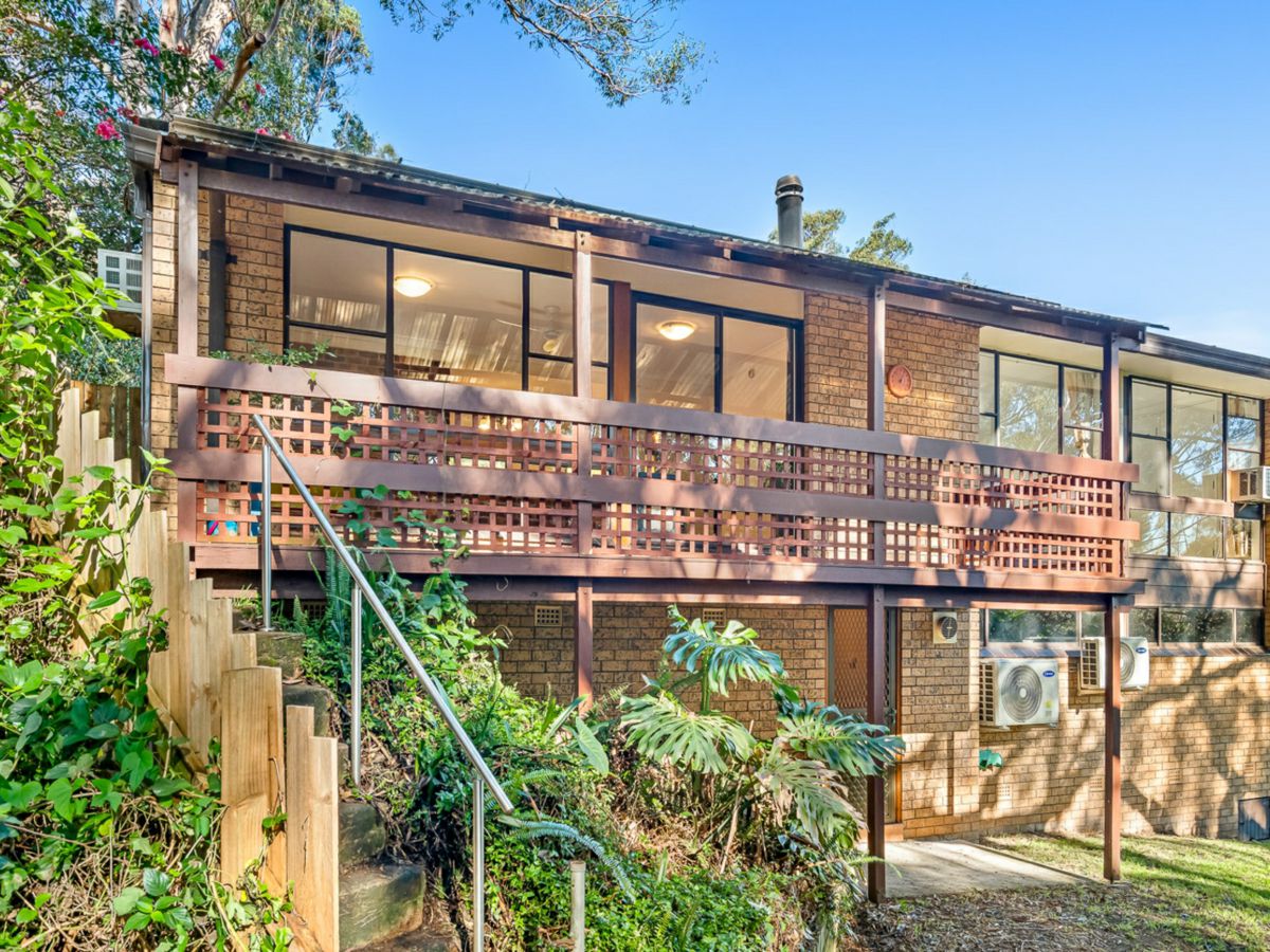 14 Cypress Drive, Lugarno - image 1