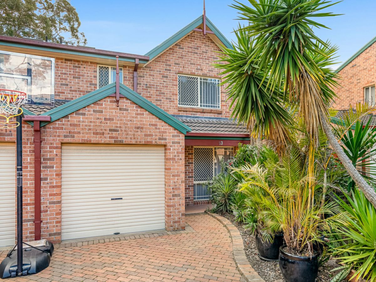 13/11 Owen Jones Road, Menai - image 1
