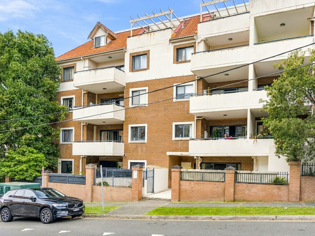 1/74 Woniora Road, Hurstville - image 2