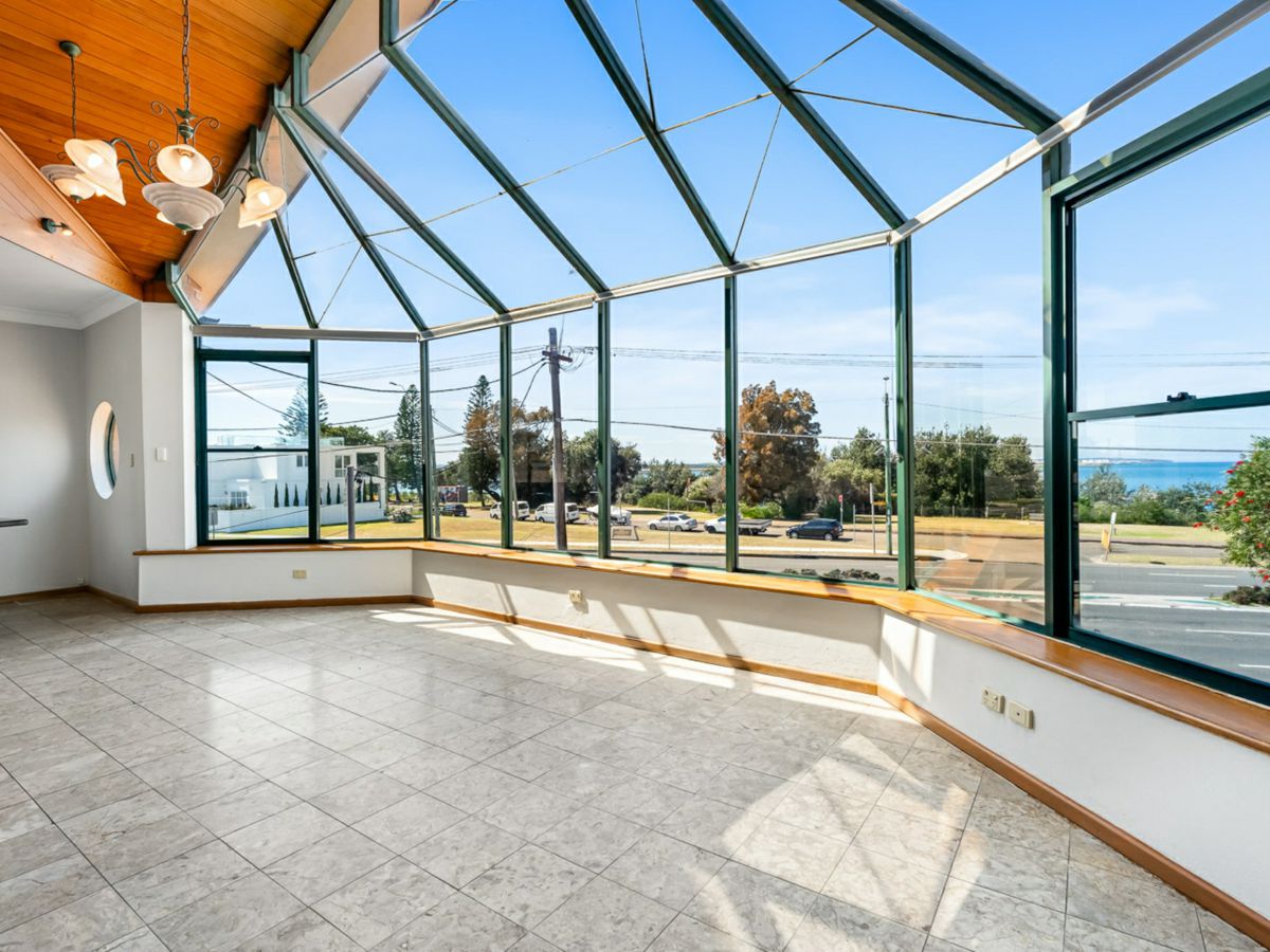 8 General Holmes Drive, Brighton-Le-Sands - image 2