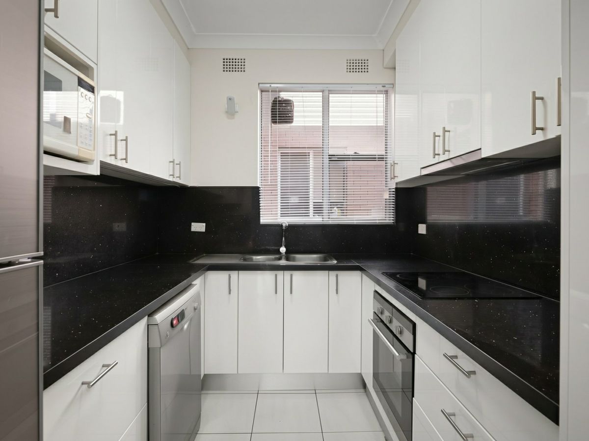 11/24 Trafalgar Street, Brighton-Le-Sands - image 2