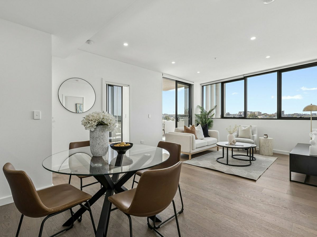 711/15 Garrigarrang Avenue, Kogarah - image 1