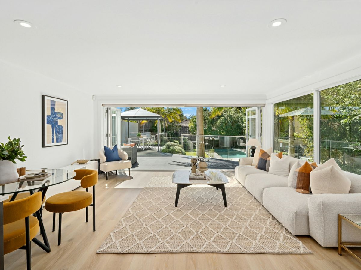 37 Sugarloaf Crescent, Castlecrag - image 1