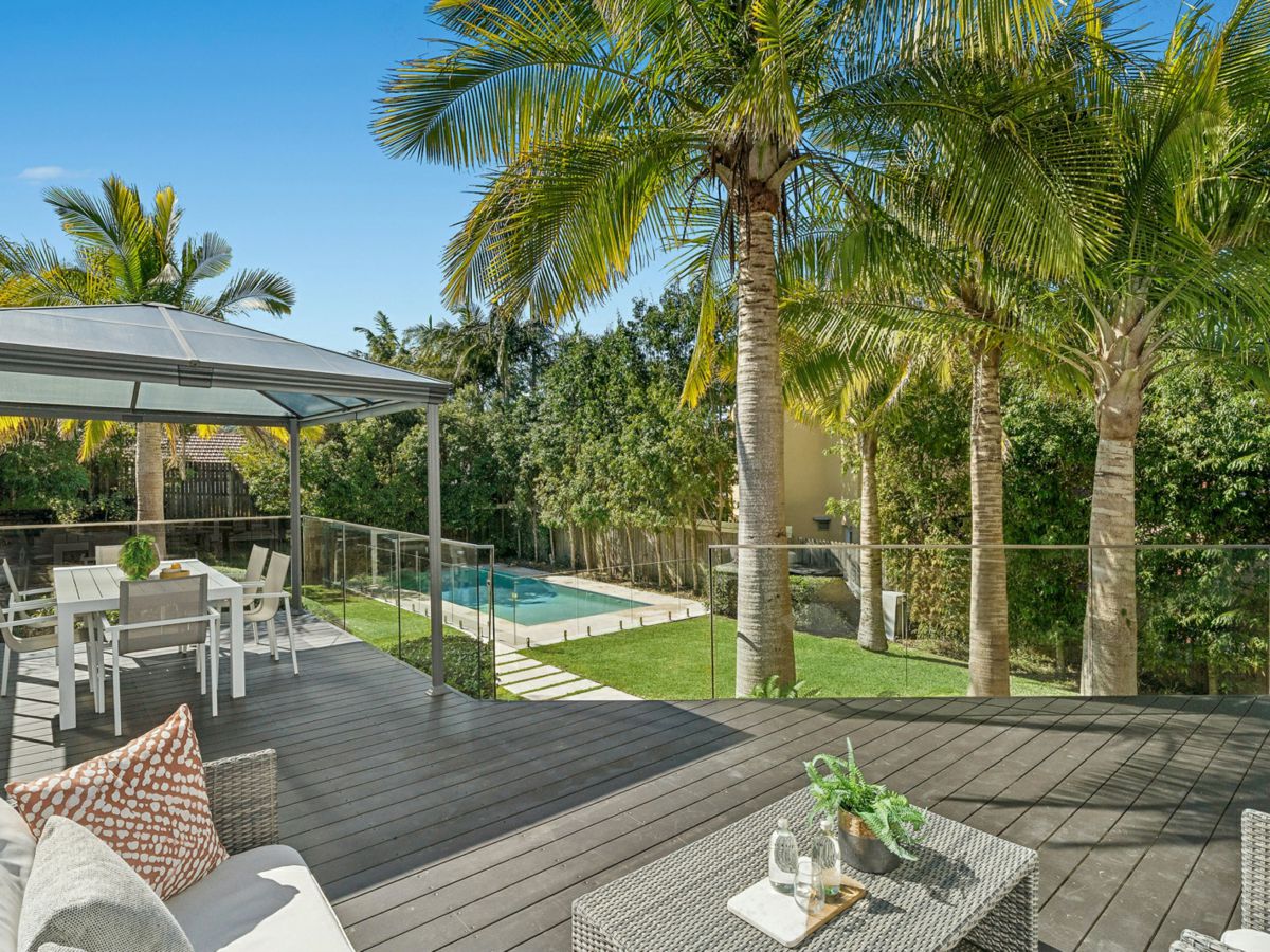 37 Sugarloaf Crescent, Castlecrag - image 2