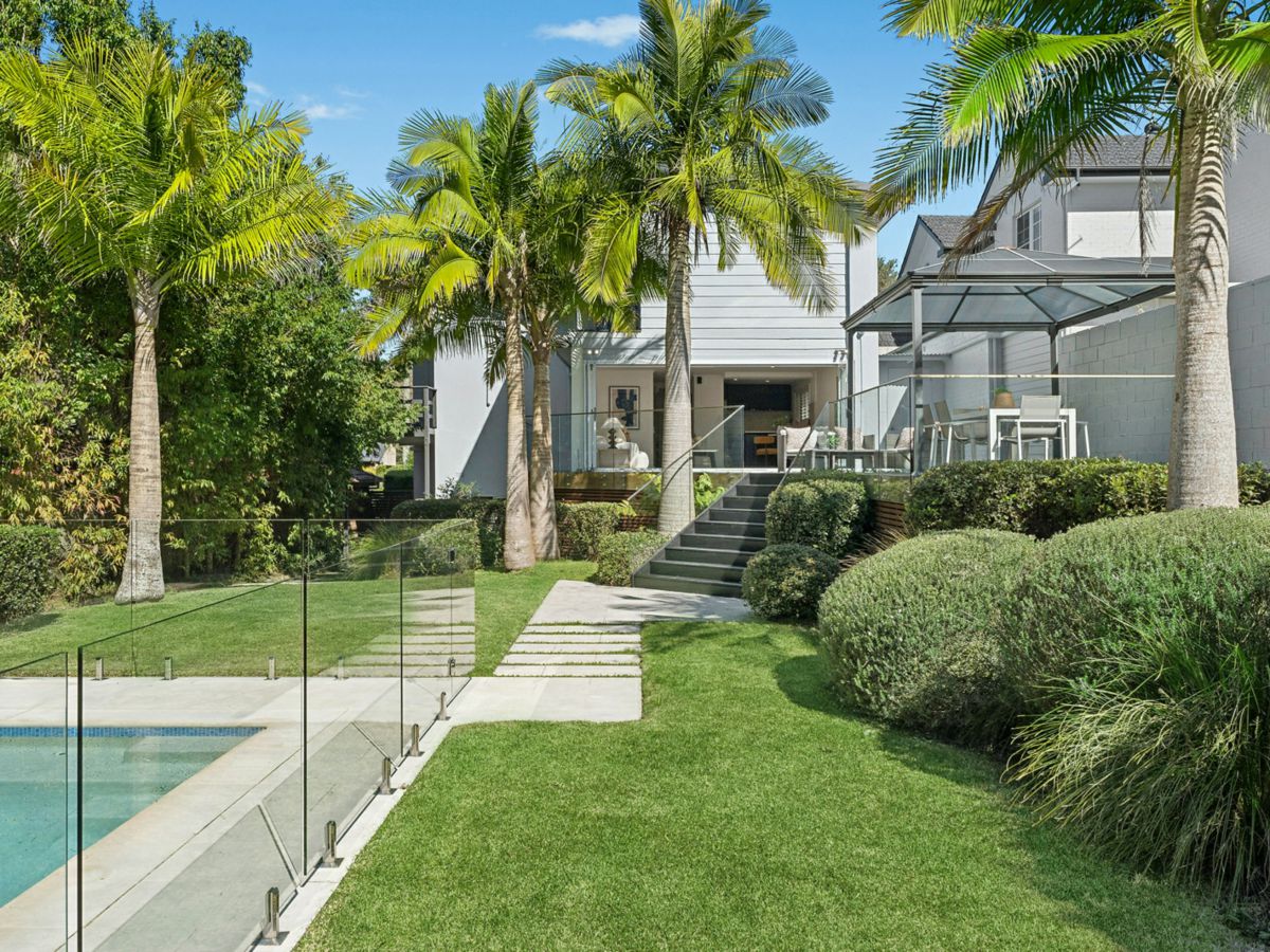 37 Sugarloaf Crescent, Castlecrag - image 3