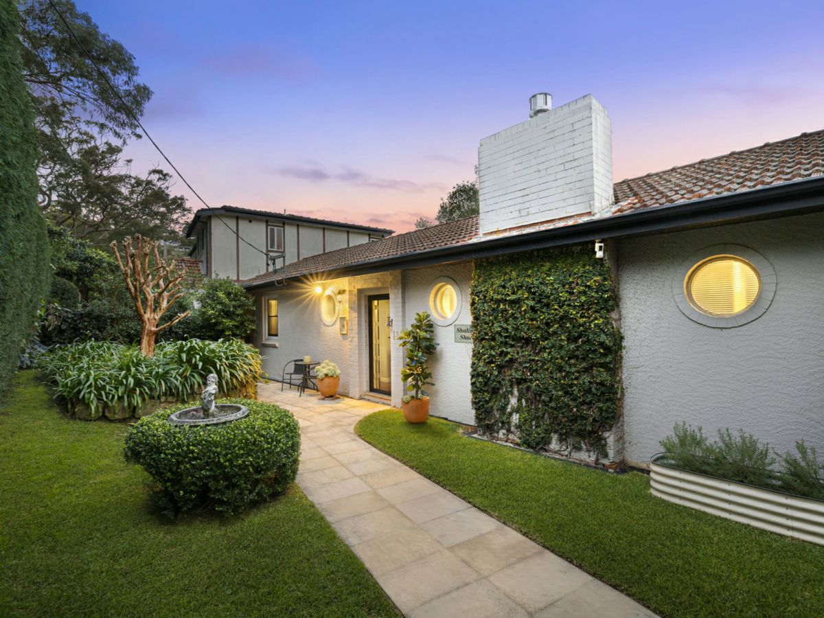 13 The Scarp, Castlecrag - image 1