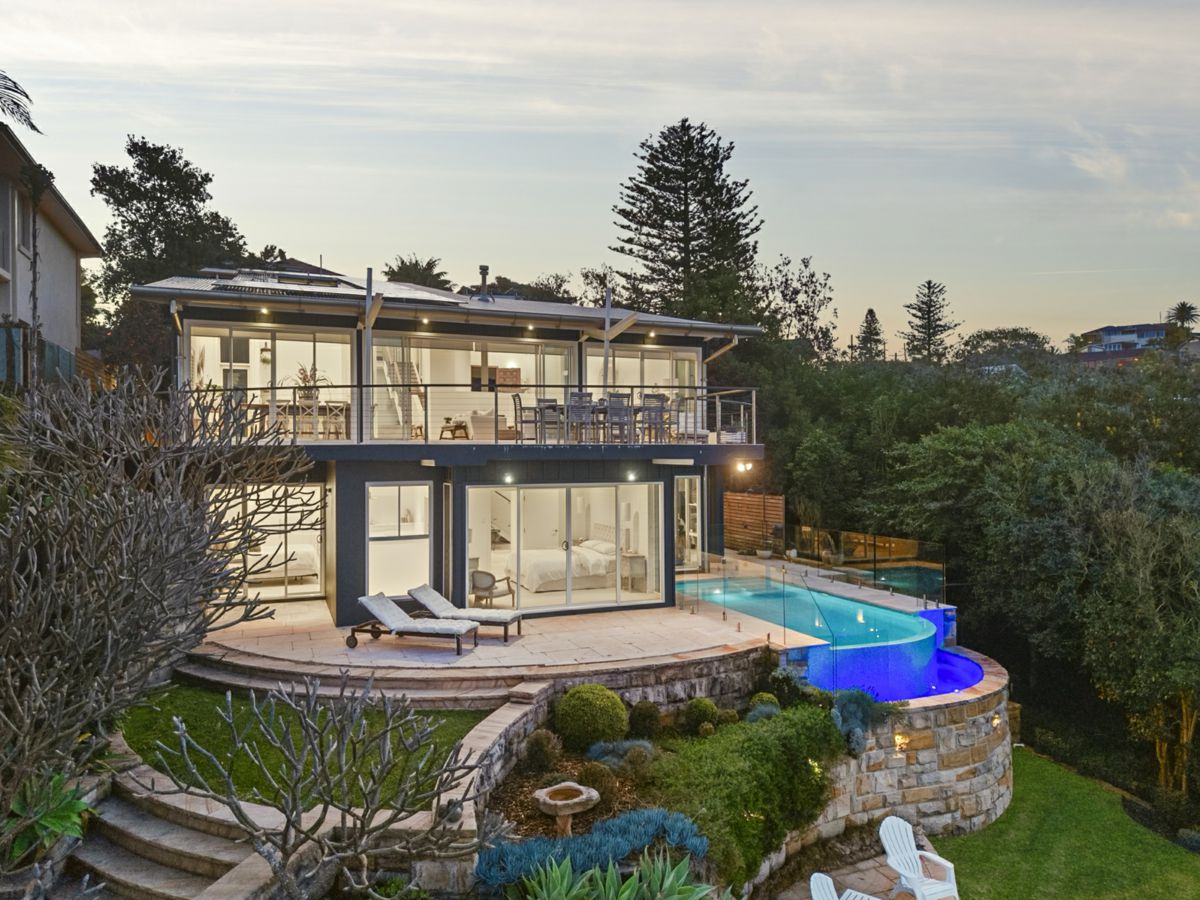 3 Beach Road, Newport - image 2