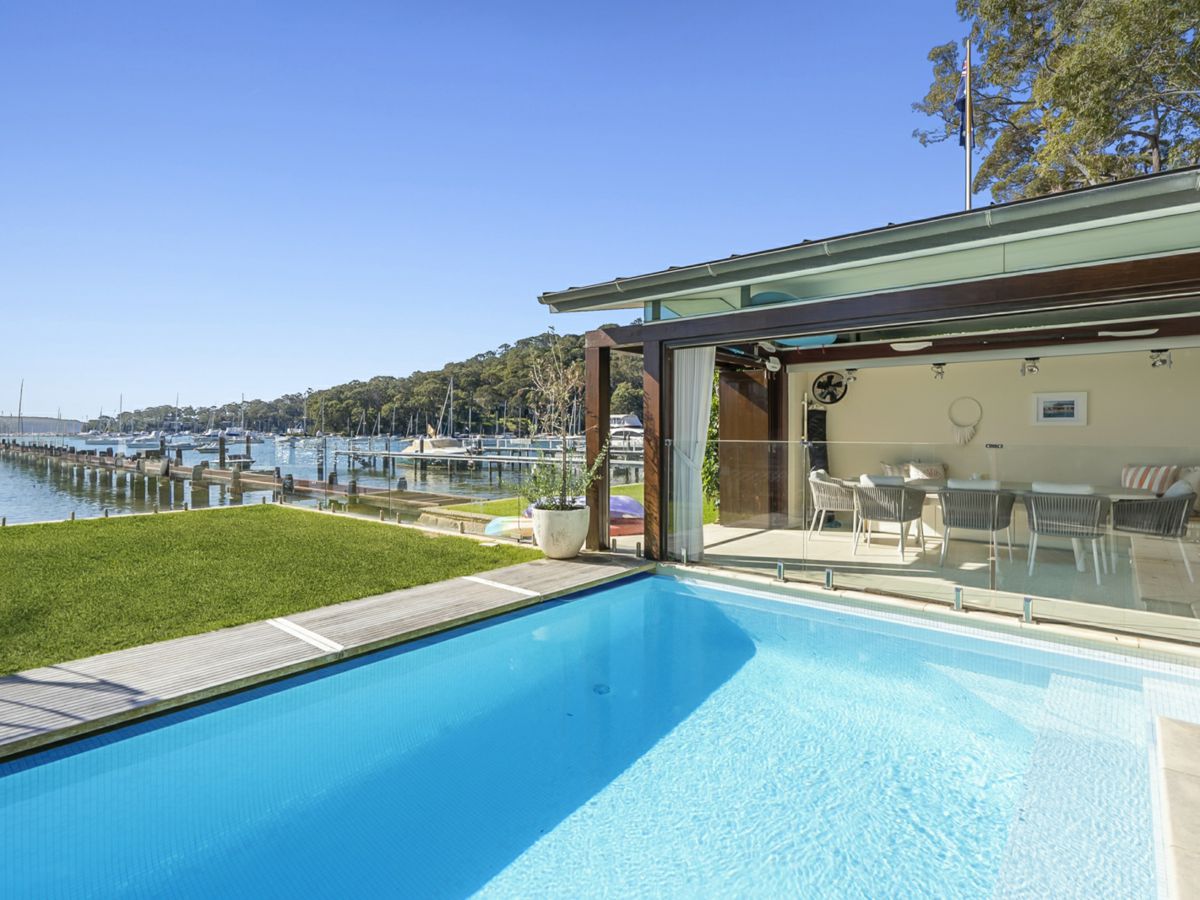 100 Prince Alfred Parade, Newport - image 1