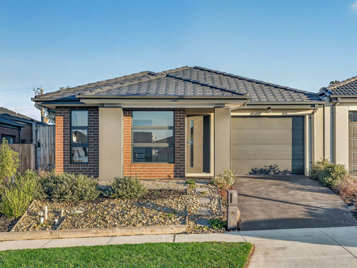 5 Strathfield Court, Cranbourne East - image 1