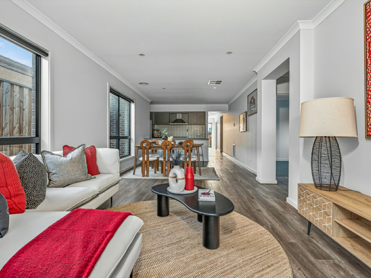 5 Strathfield Court, Cranbourne East - image 2