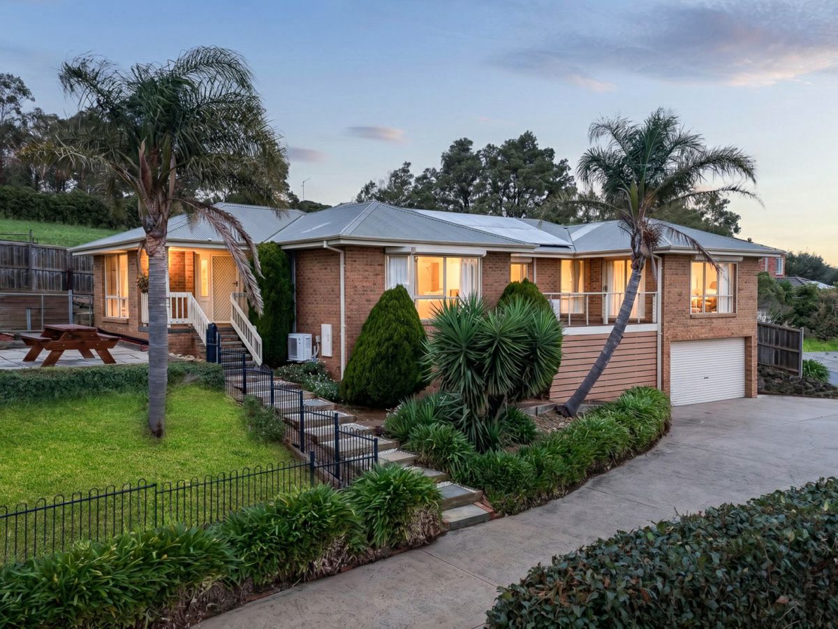 1/97 Strathavan Drive, Berwick - image 1