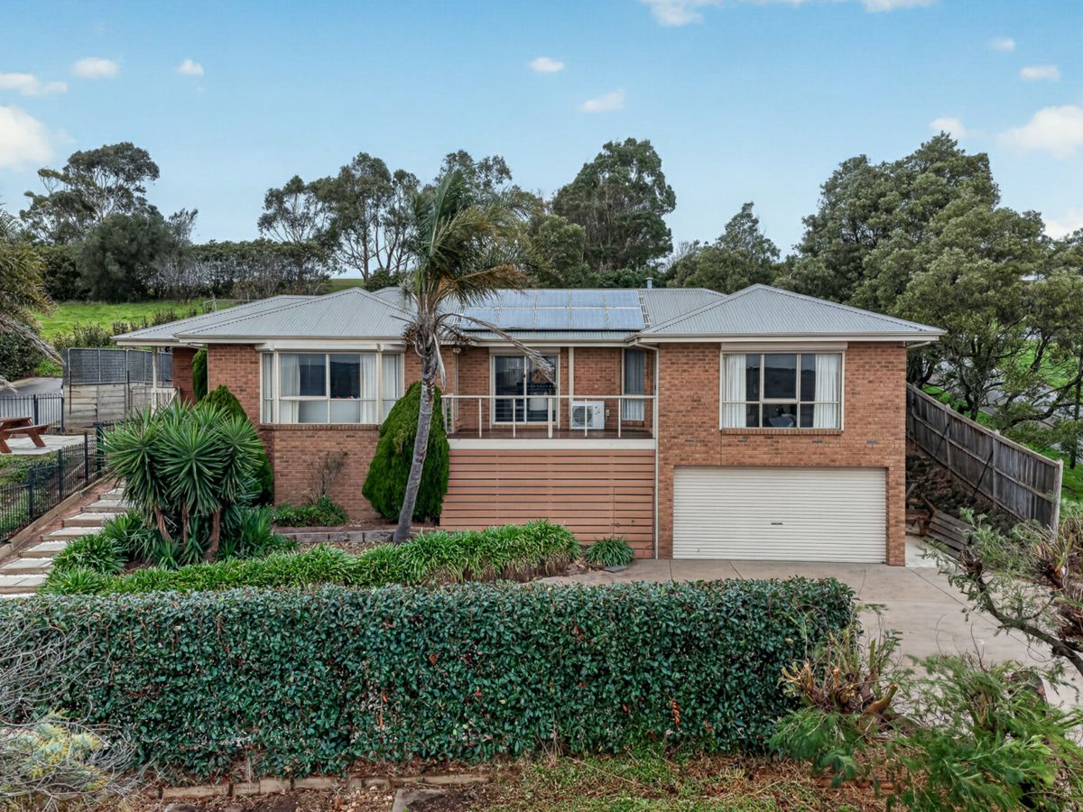1/97 Strathavan Drive, Berwick - image 2