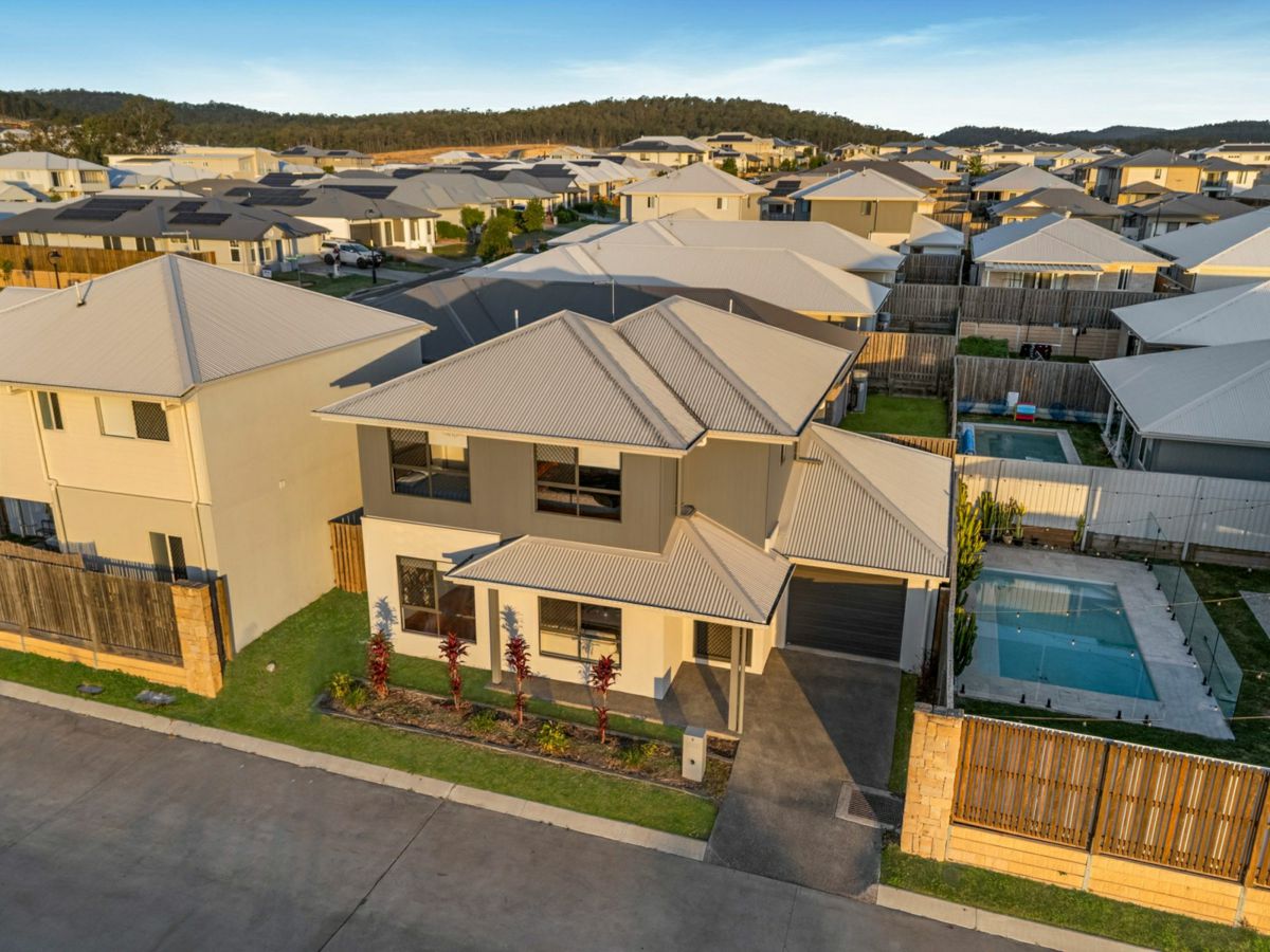 2 Callow Lane, White Rock - image 2