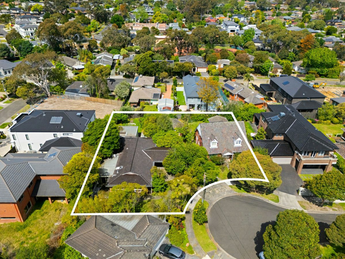 5-6 Hilda Court, Mount Waverley - image 2