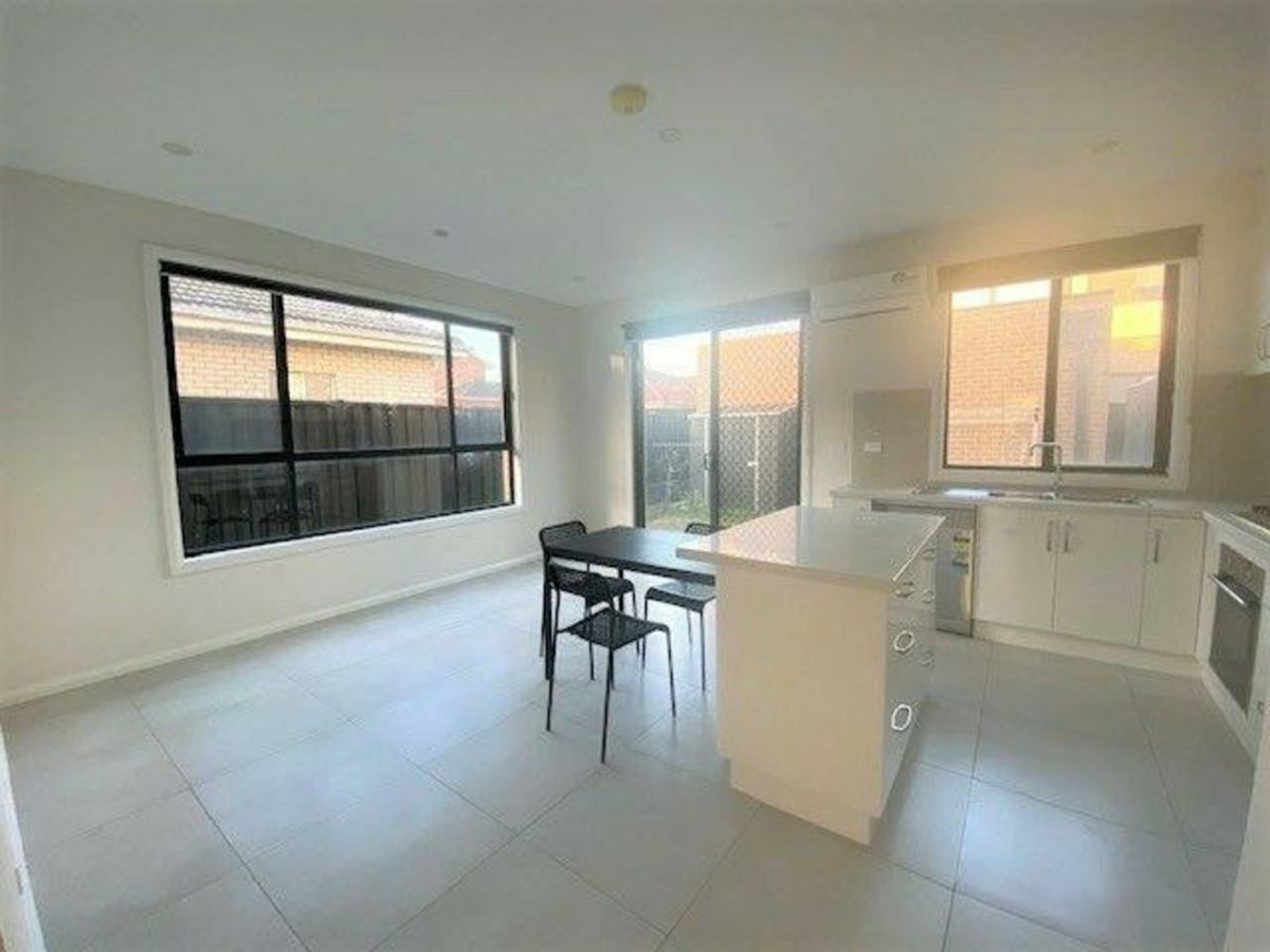 1/8 Koonawarra Street, Clayton - image 3