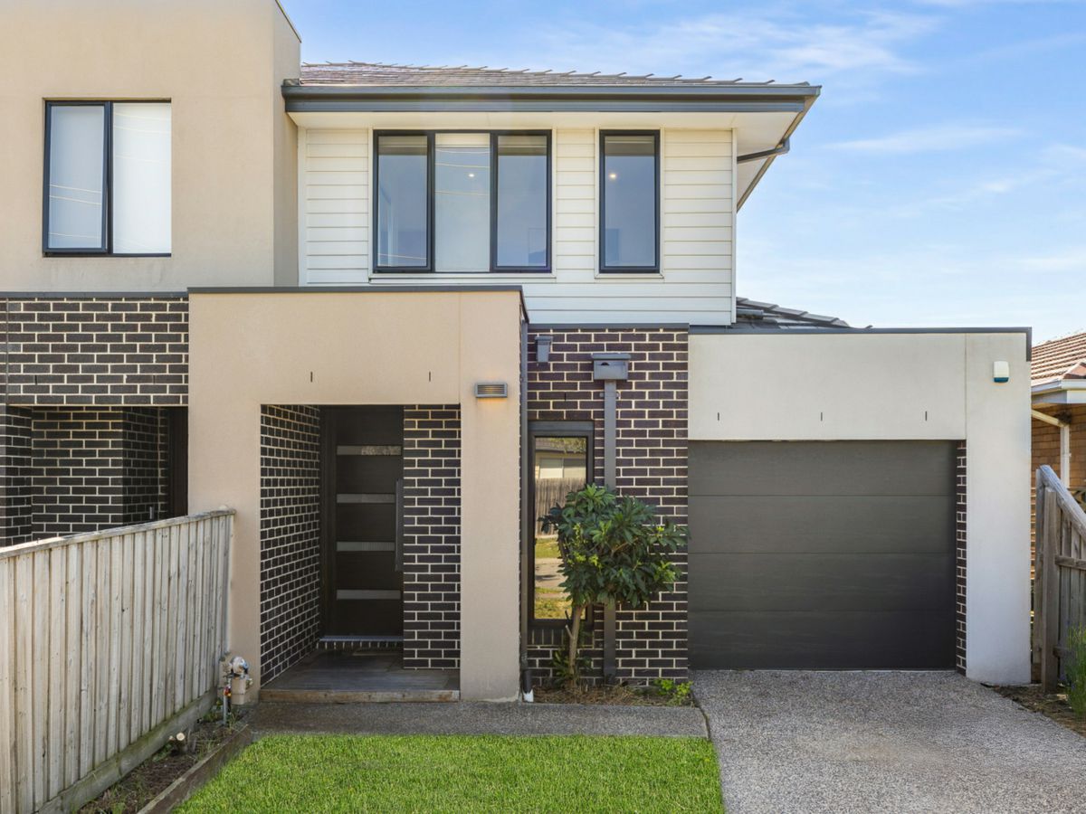 11B Third Street, Clayton South - image 1