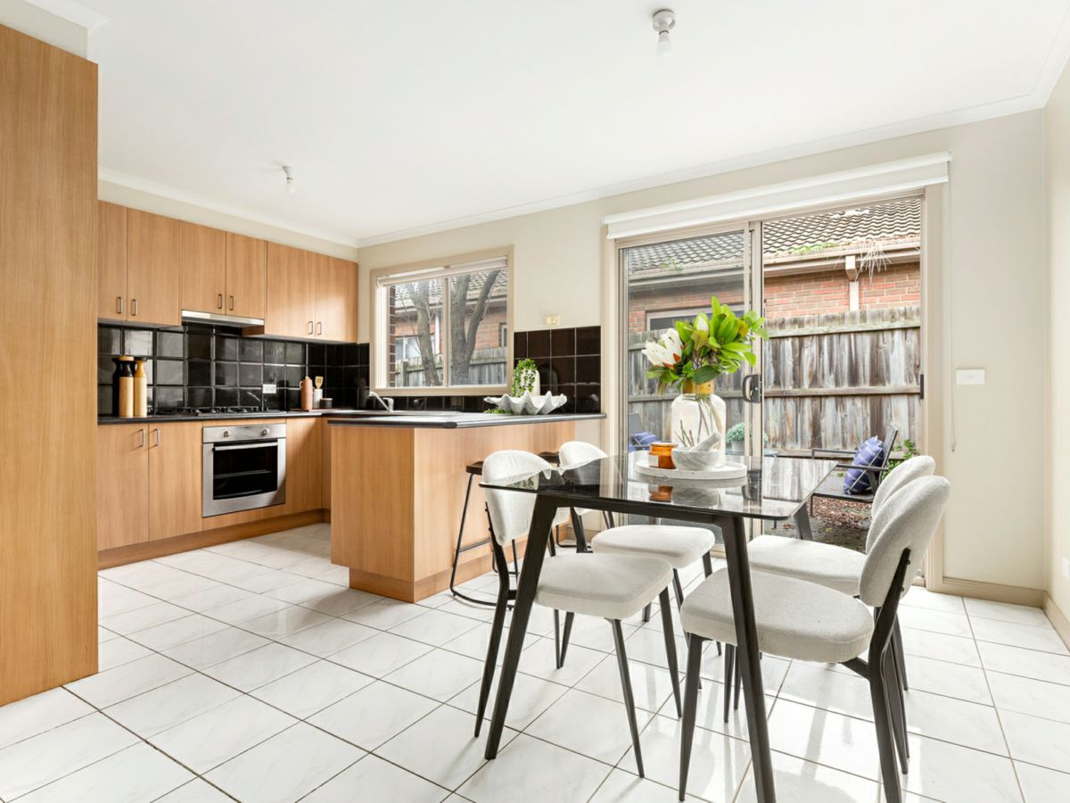 2/10 Manoon Road, Clayton South - image 3