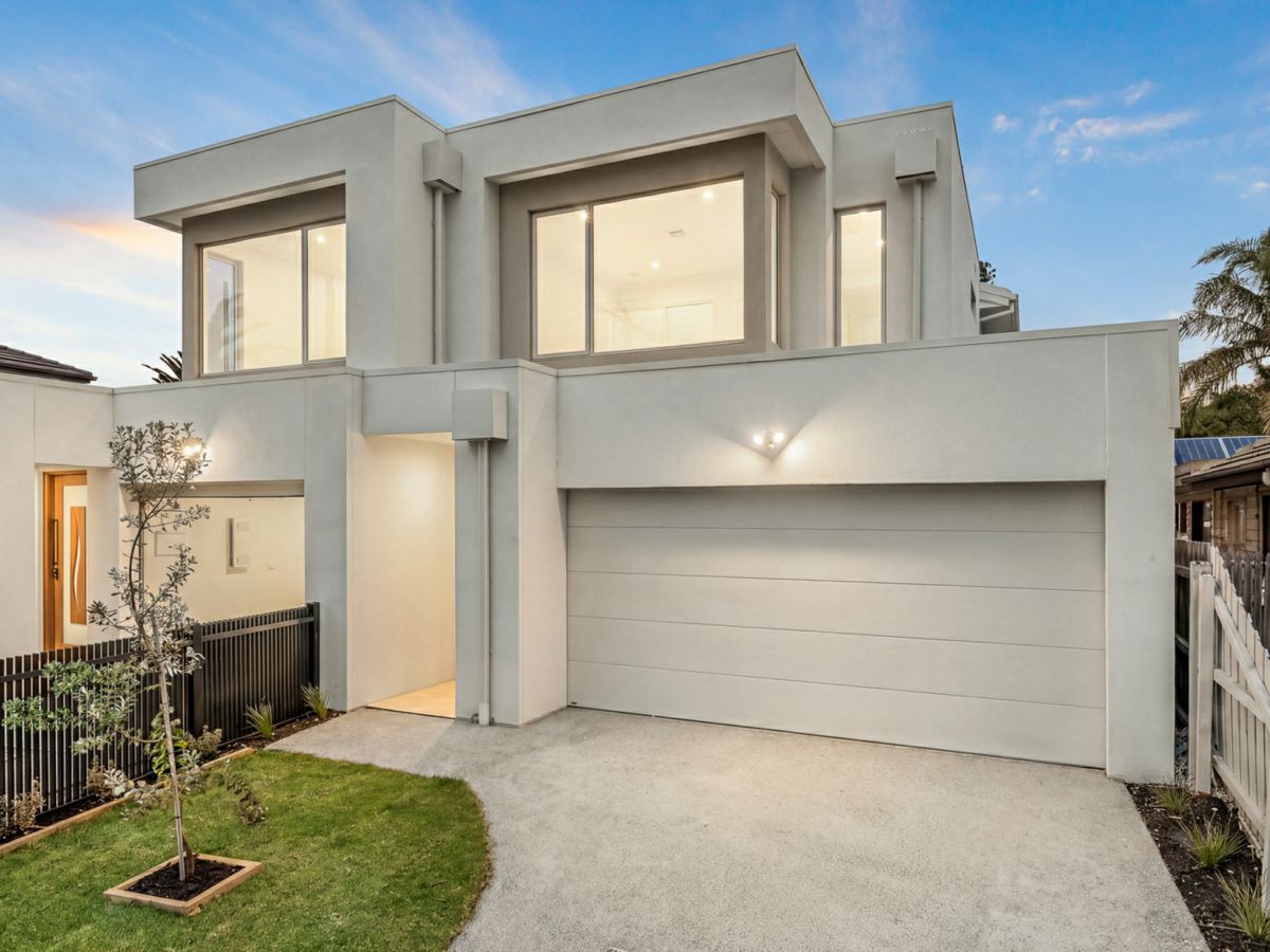 38A Ella Grove, Chelsea - image 1