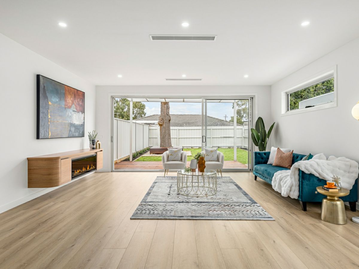 38A Ella Grove, Chelsea - image 2