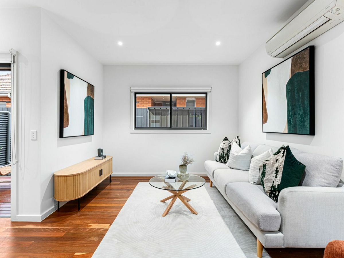 2/3 Sydney Street, Clayton South - image 2